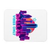 Dallas Vibes Only – Neon Skyline 1980s Synthwave A Magneet (Horizontaal)