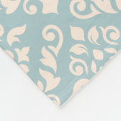 Damask Baroque Part Pattern Cream on Blue Fleece Deken (Hoek)