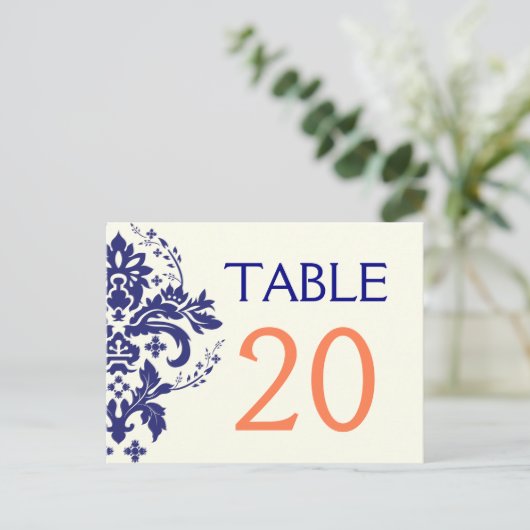 Damask bleu marine, corail mariage numéro de table (Debout devant)