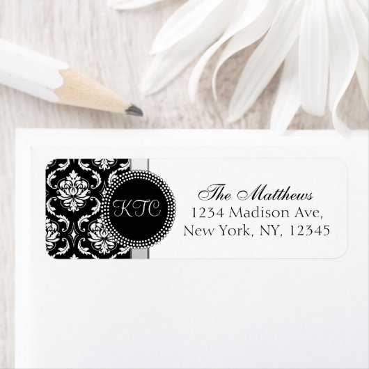 Damask Monogram Étiquette de adresse Black Silver (En situation)