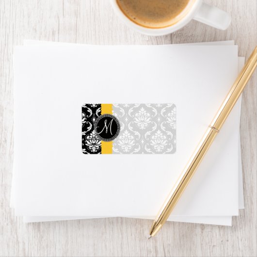 Damask Monogramme Étiquette Yellow Stripe Dots (En situation)