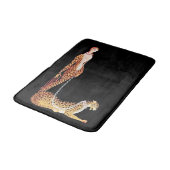 Dame avec un Tapis de Bain Léopard (Angle)