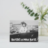 dame in auto-HATERS GONNA HATE Briefkaart (Staand voorkant)