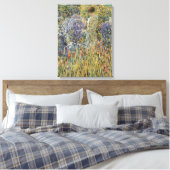 Dame in een tuin van Frederick Frieseke, fijne kun Canvas Afdruk (Insitu (Slaapkamer))