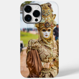 Dame in gouden kostuum en masker Case-Mate iPhone 14 pro max hoesje