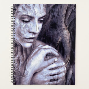 Dame surréaliste et arbre