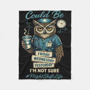 Dames grappige verpleegster uil nachtdienst levens fleece deken