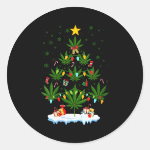 Dames Leaf Kerstboom Wiet Stoner Kerst T-shirt met Ronde Sticker