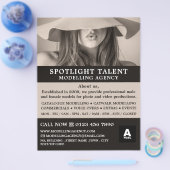 Dameshoedenmodel, modellenbureau, modelagent flyer (Enkel)