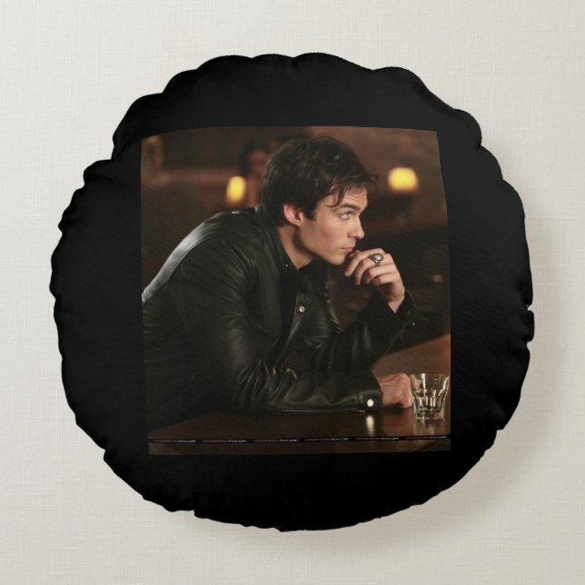 Damon Salvatore Rond Kussen (Voorkant)