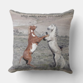 DANCE OF THE STALLIONS PATIO PILLOW BUITENKUSSEN