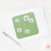 Dandelion Pattern on Green Background Vierkante Sticker (Envelop)