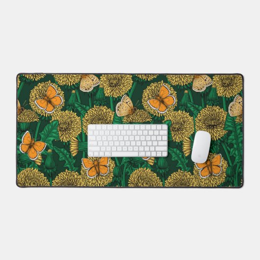 Dandelion-weide op donkergroen bureaumat (Keyboard & Muis)