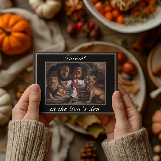 Daniel debout dans la fosse aux lions carte postal