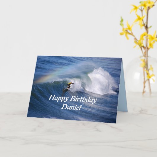 Daniel Happy Birthday Surfer met regenboog Kaart (Gele Bloem)