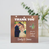 Dank je vanuit onze achtertuinbruiloft bedankkaart (Staand voorkant)