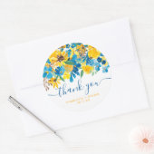 Dank u script rustieke gele zonnebloemen blauw ronde sticker (Envelop)