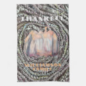 Dankbare familienaam script pompoen rustieke herfs theedoek (Verticaal)