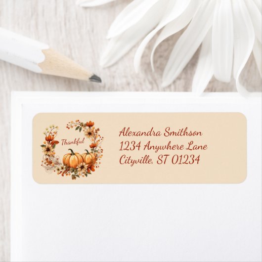 Dankbare pompoen en herfstbloemen krans etiket (Insitu)