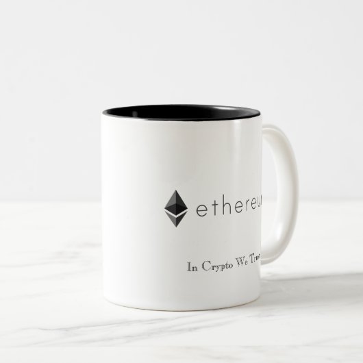 Dans crypto nous faisons confiance à la tasse (Devant droit)