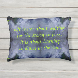 "Dans in de regen" Acryl Pour Geïnspireerd Buitenkussen