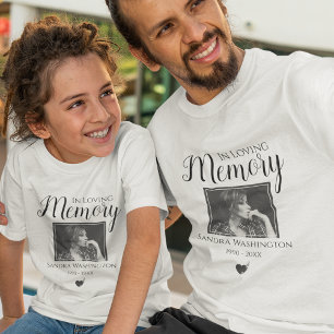 Dans la mémoire aimante T-Shirt du service commé