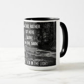 Dans La Mug De Citation Sombre (Devant droit)