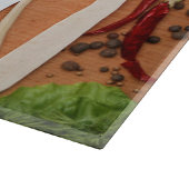 Dans la planche à découper de la cuisine (Coin)