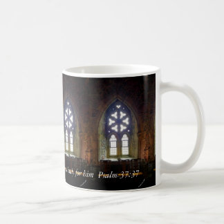 Dans la tasse de chapelle avec le vers