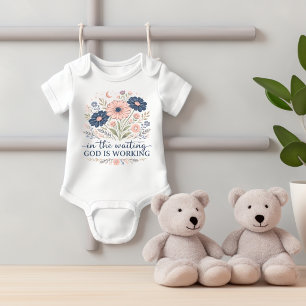 Dans l'attente, Dieu travaille Baby Body