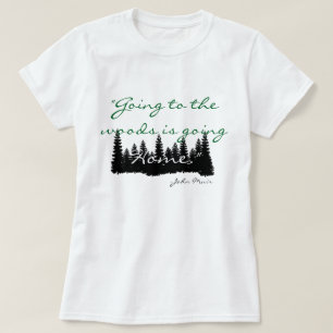 Dans le T-shirt en bois