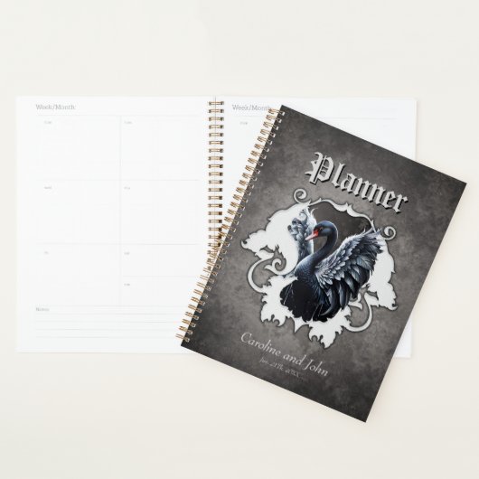 Dans l'ombre de l'élégance : Un cygne noir. (Devant avec enveloppe)