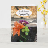 Dans nos pensées et nos coeurs carte de sympathie (Fleur jaune)