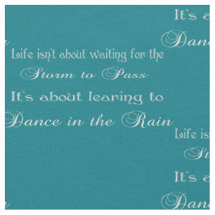 Danse dans la citation de pluie sur tout tissu de