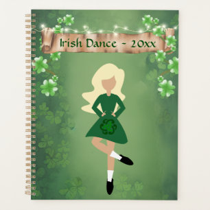 Danse irlandaise avec blond Hair et Clochers Danse
