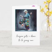 Dansende oude dame voor 80e verjaardag kaart (Gele Bloem)