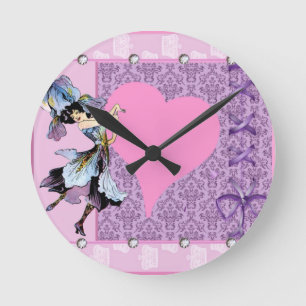 Dansende vintage bloemenfee roze ontwerp door Leah Ronde Klok
