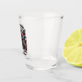 Dappere brandweerman is trots shot glas (Rechts)