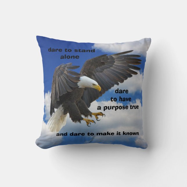 Dare to Stand Alone, American Bald Eagle Edition Kussen (Voorkant)