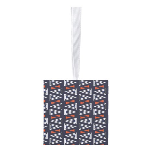Dark Blue and Red Geometric Triangles Pattern Kubus Ornament (Rechts)