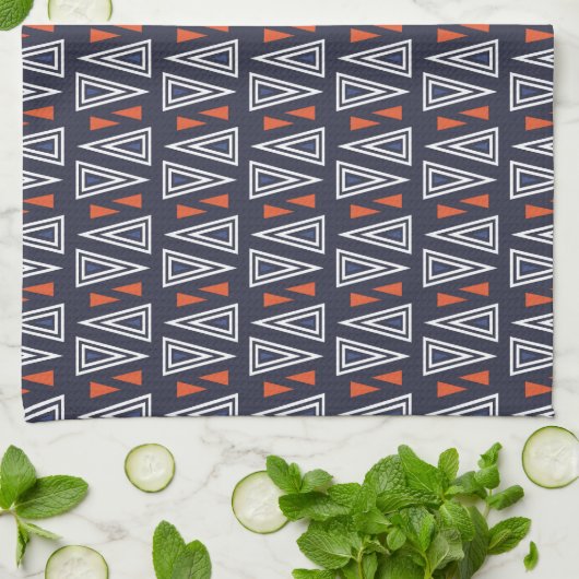 Dark Blue and Red Geometric Triangles Pattern Theedoek (Gevouwen)