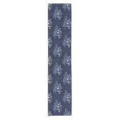 DARK BLUE CHRISTMAS WINTER FOREST MONOGRAM KORTE TAFELLOPER (Voorkant)