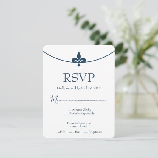 Dark Blue Fleur de Lis Wedding RSVP Kaart (Staand voorkant)