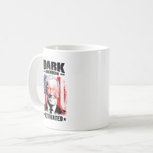 Dark Brandon: geactiveerd Koffiemok (Voorkant links)