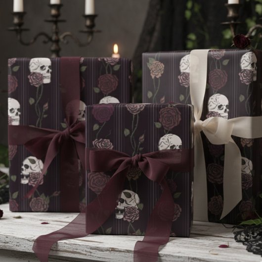 Dark Burgundy Gothic Skull & Rose Stripes Cadeaupapier