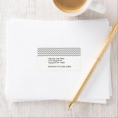 Dark Gray White Chevron Zig-Zag Pattern Etiket (Insitu)