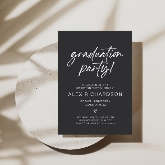 Dark Minimalist Boy's Afstuderen Invitation Kaart