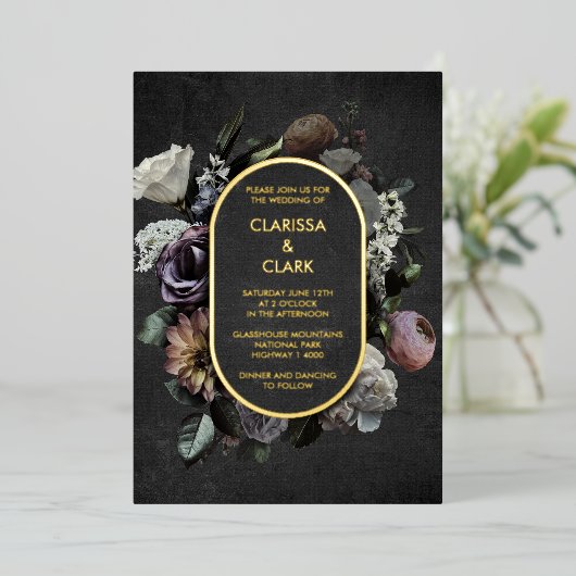 Dark Moody Bold  Floral Black Wedding Folie Uitnodiging (Staand Voorkant)
