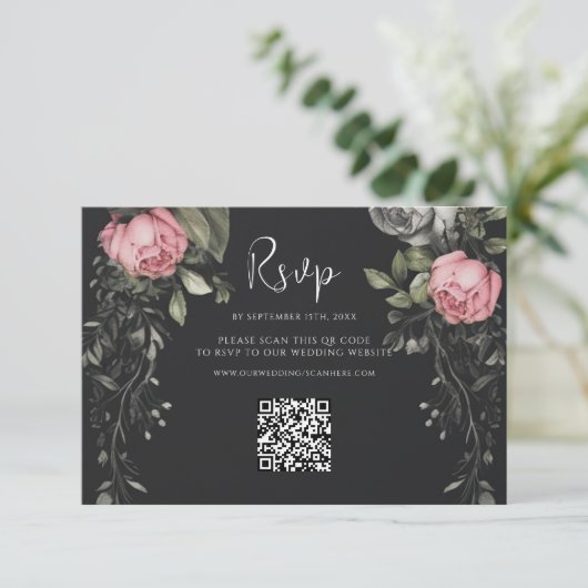 Dark Moody Floral QR Code Bruiloft RSVP Kaartje (Staand voorkant)