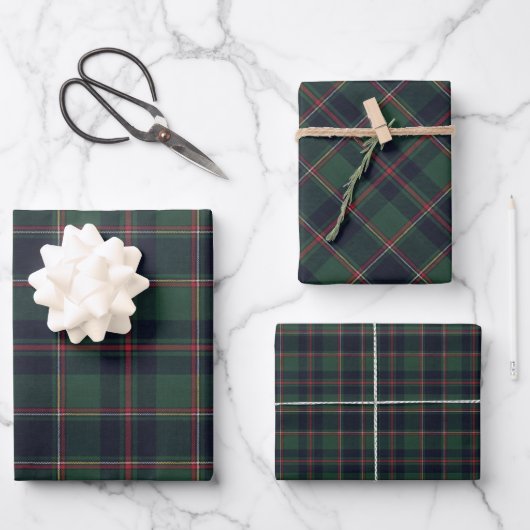 Dark Navy Blue Red Green Plaid Wrapping Paper (Voorkant)